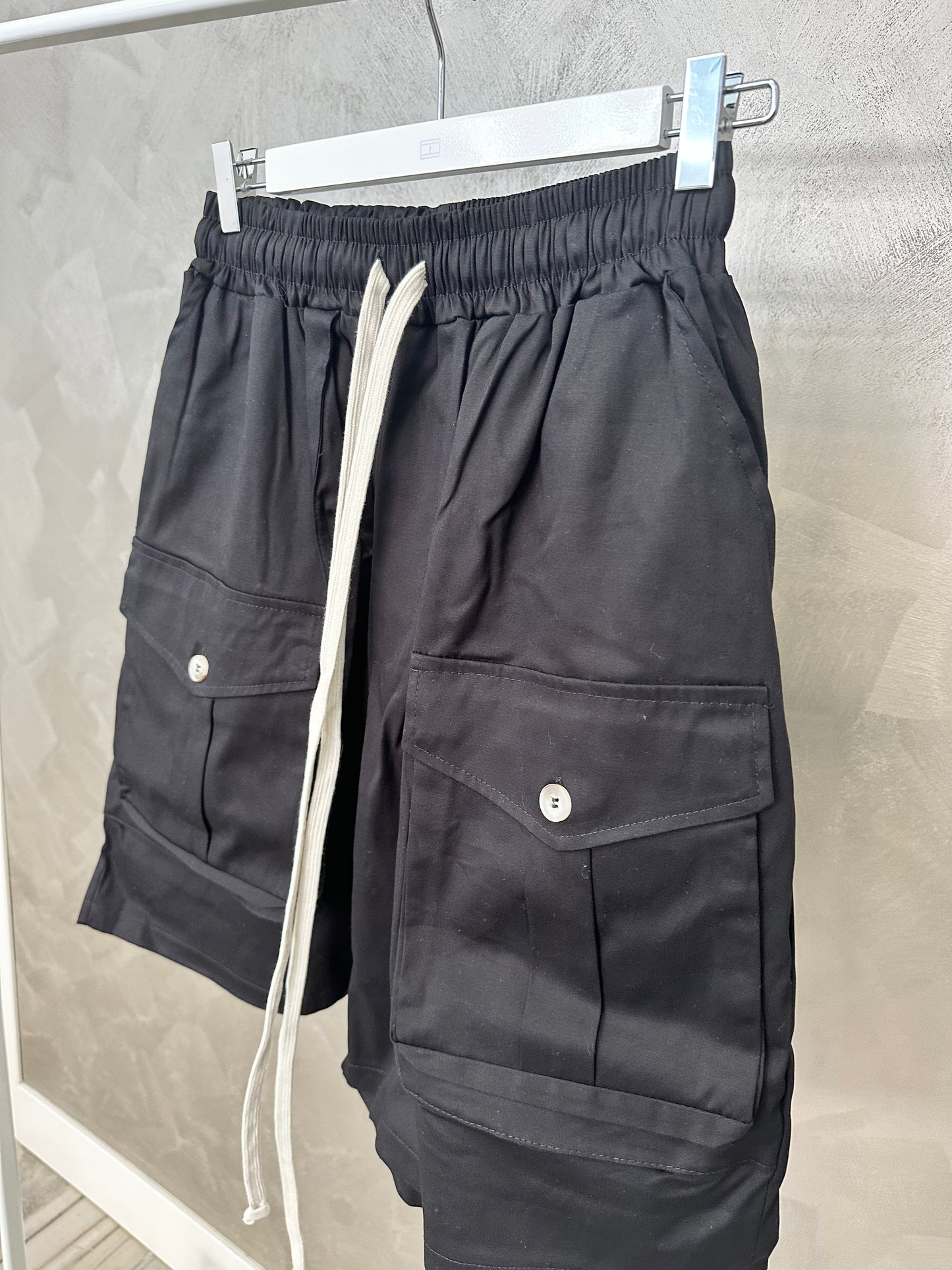 Premium cargo front black