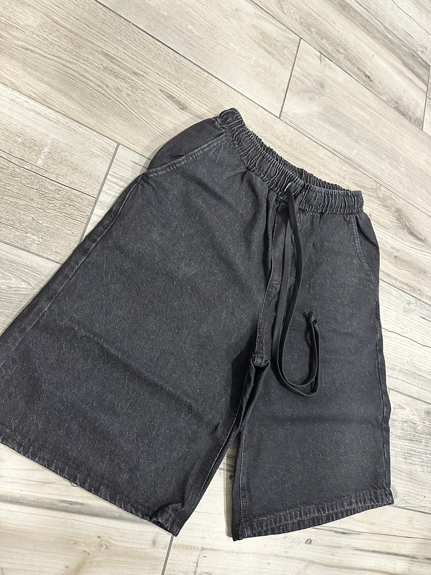 Short baggy black jeans elastic
