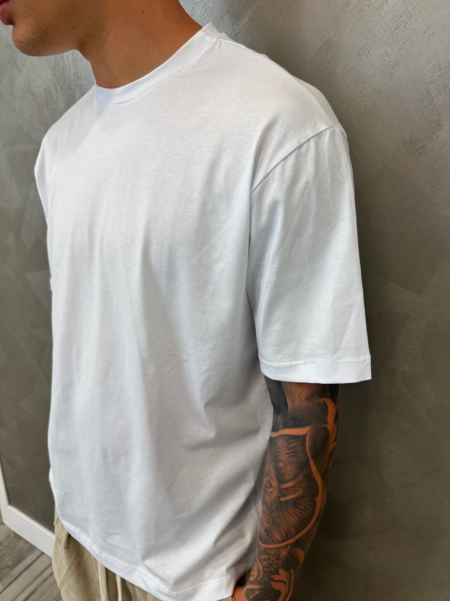 T-shirt white semi-over girocollo basic