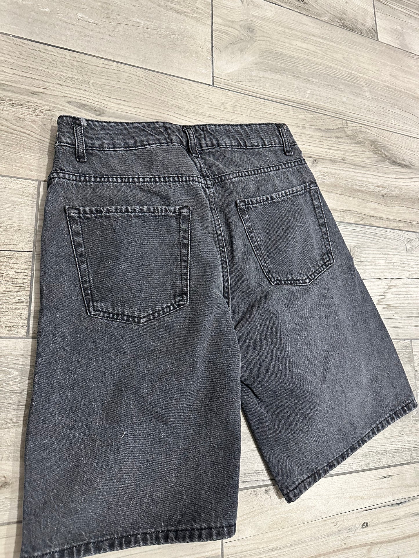 Short baggy grey