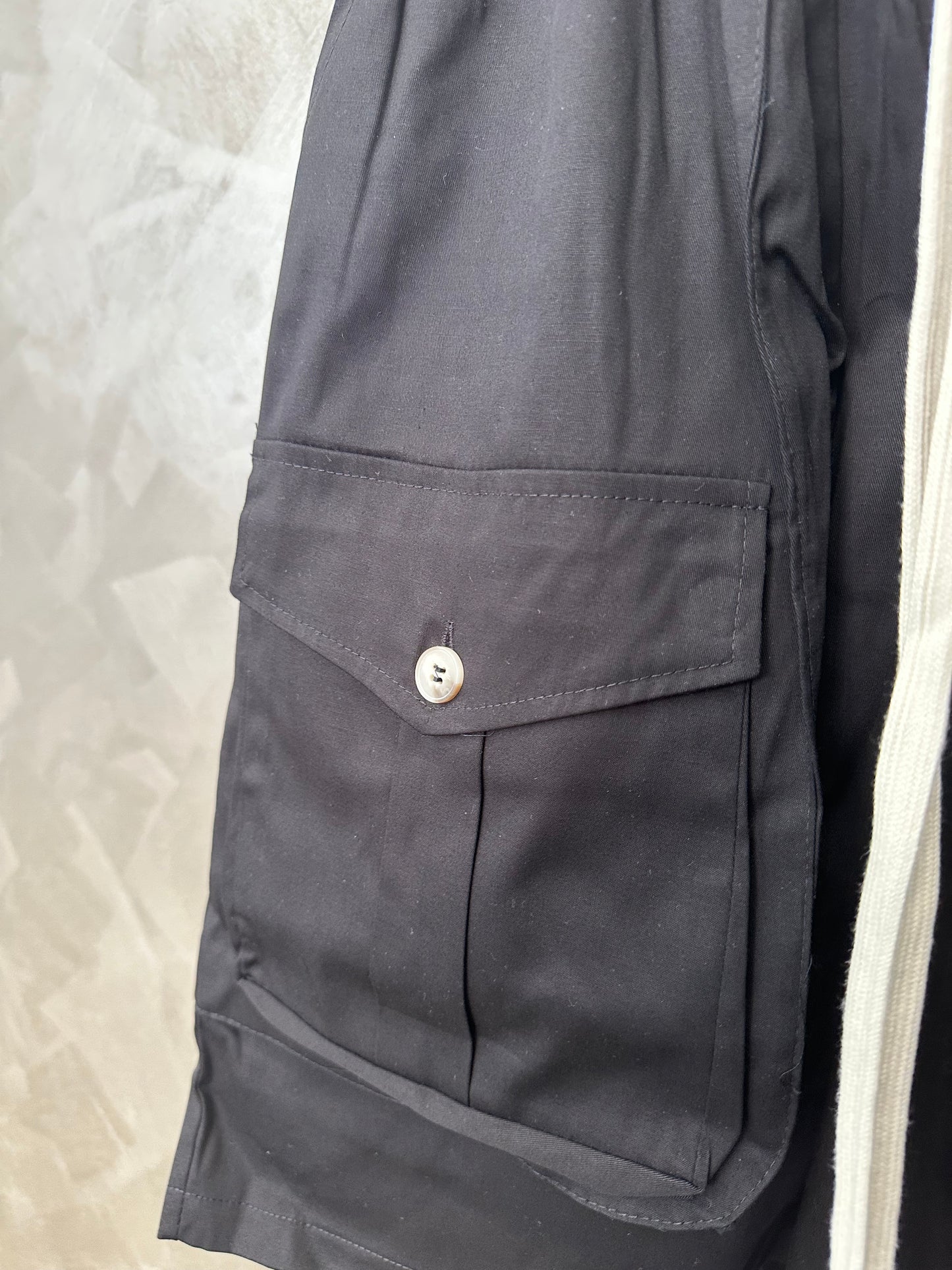 Premium cargo front black