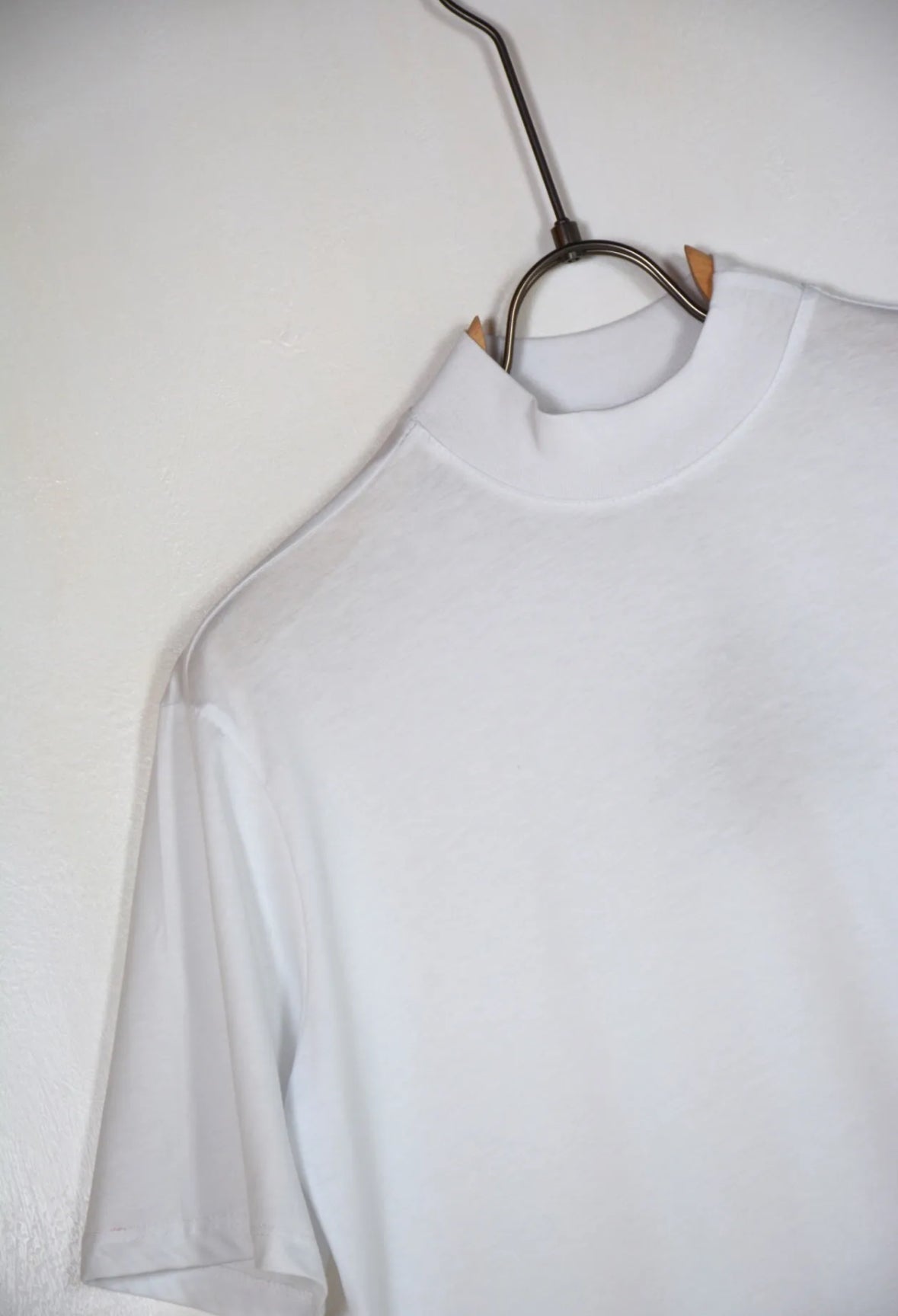 T-shirt white colletto alto