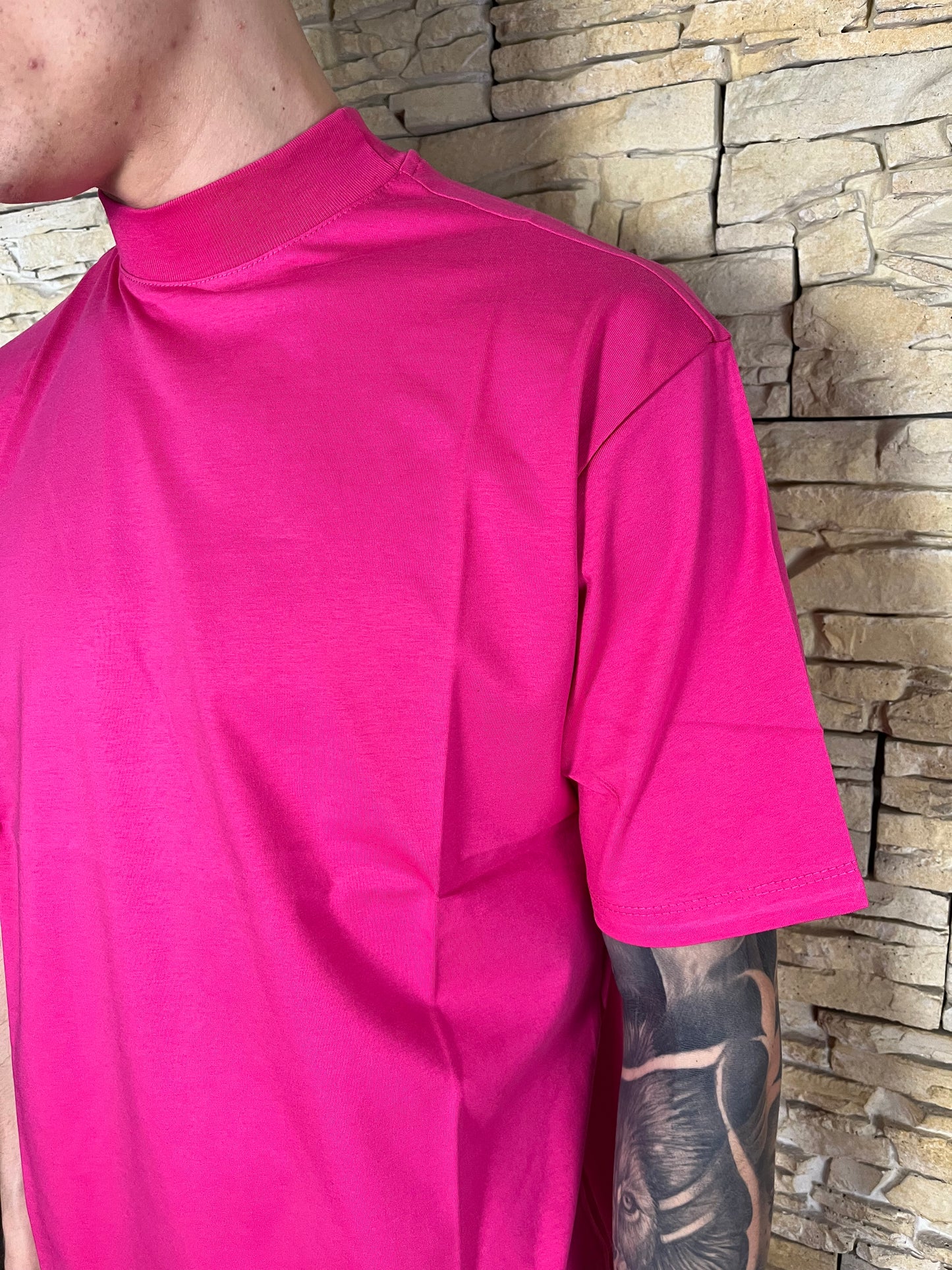 T-shirt fuxia colletto alto