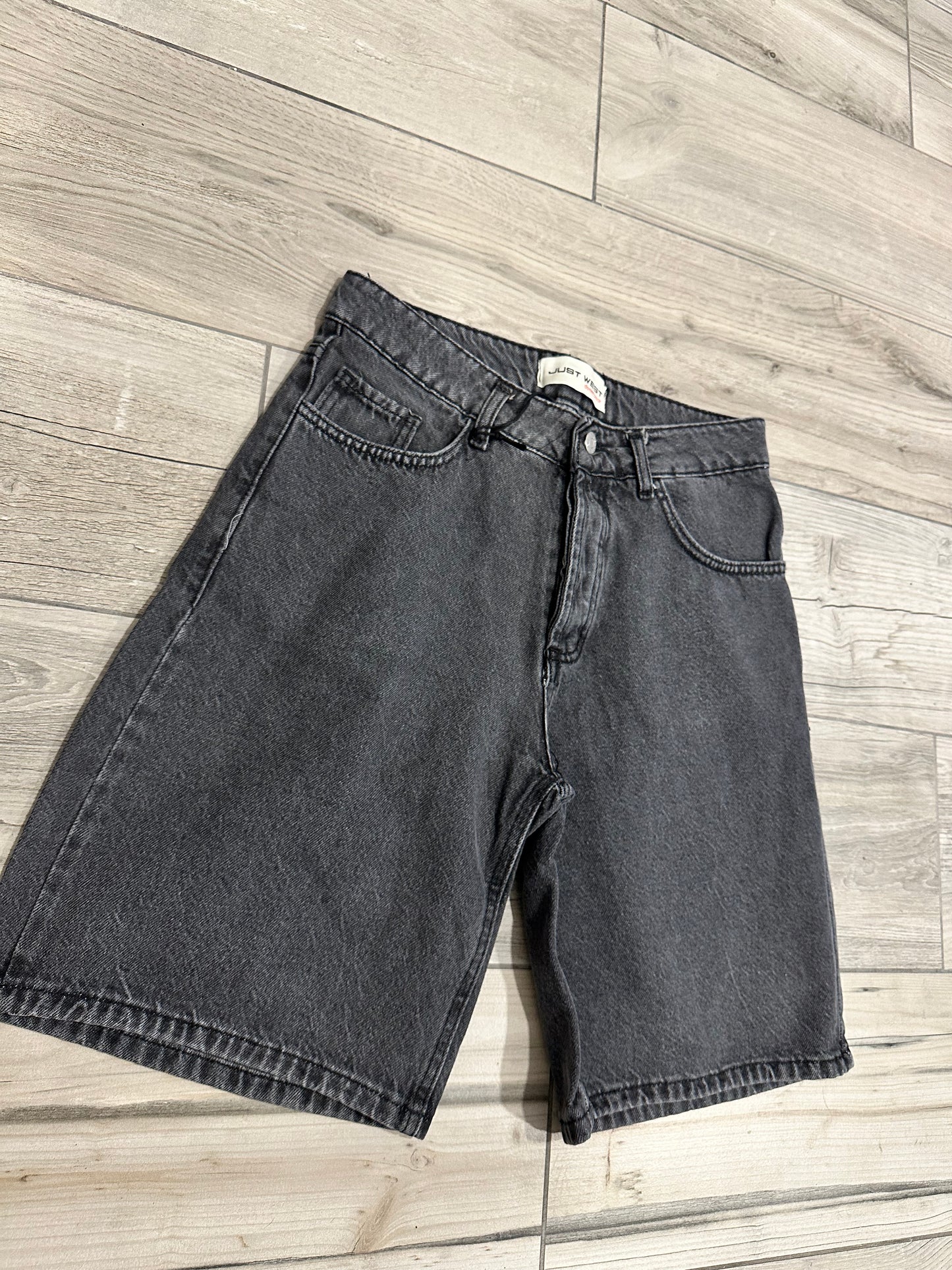 Short baggy grey