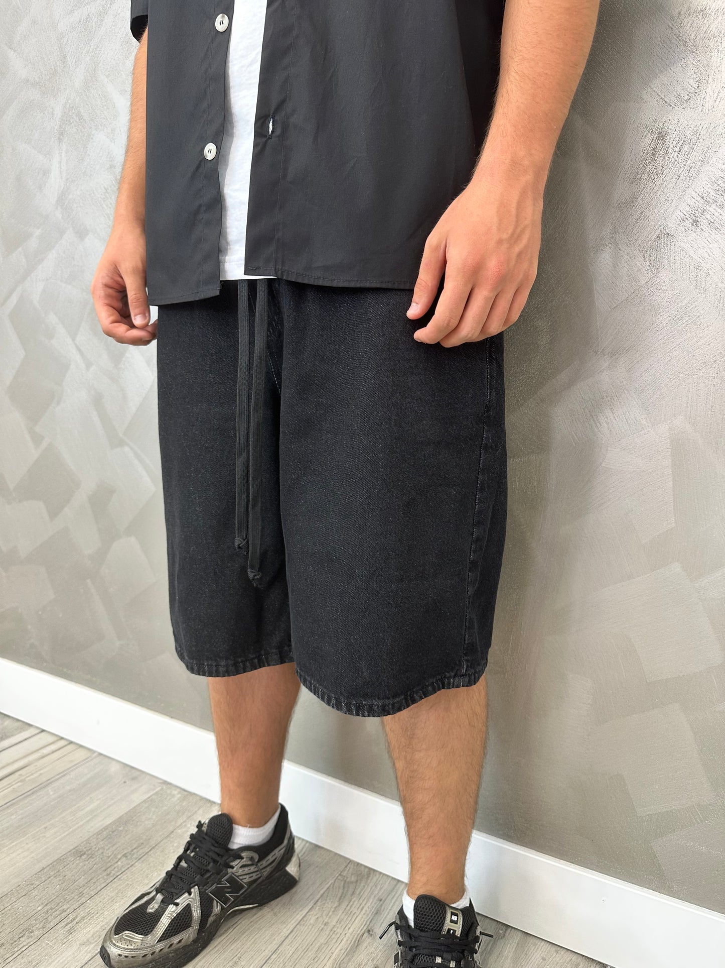 Short baggy black jeans elastic