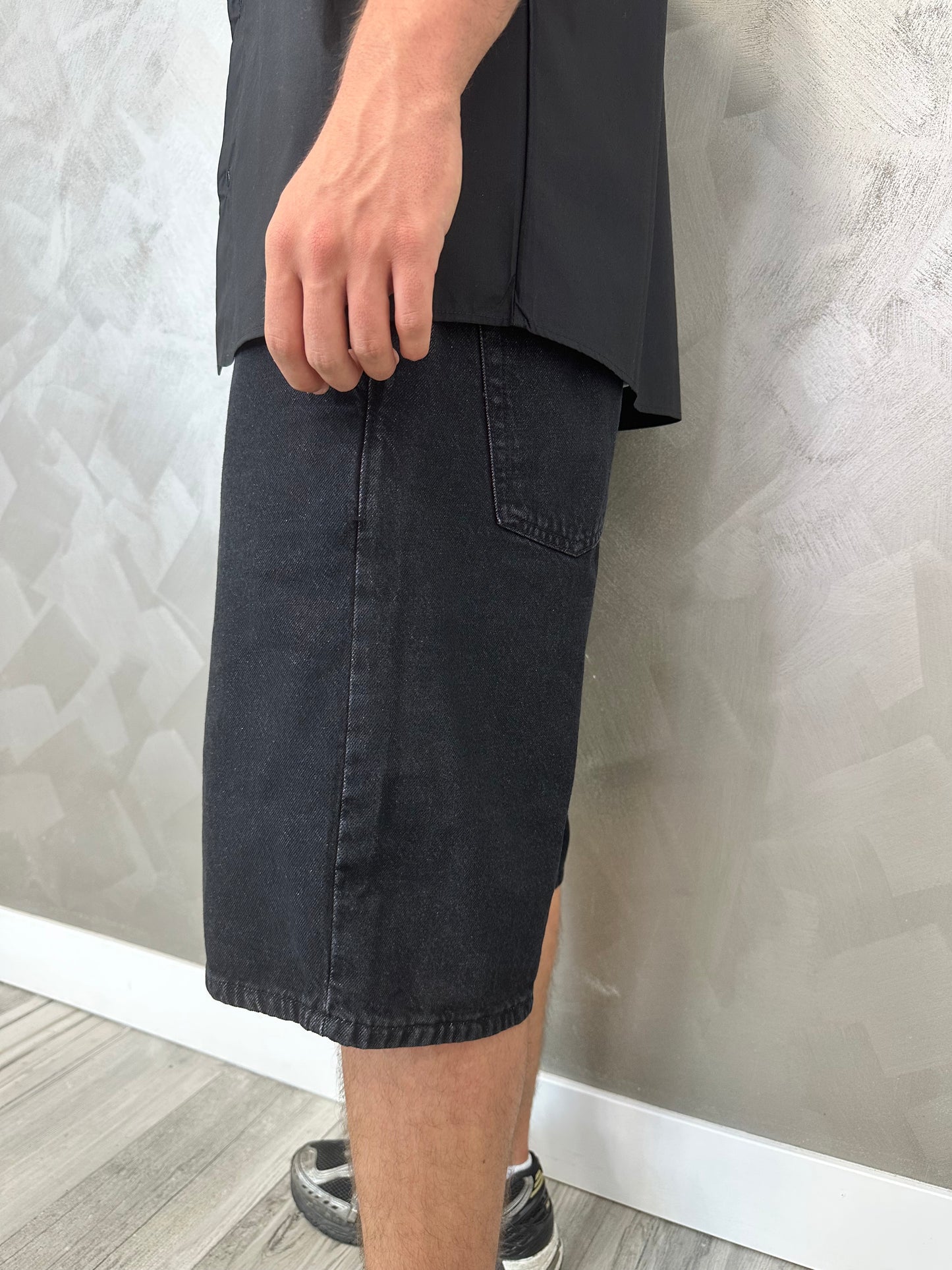 Short baggy black jeans elastic