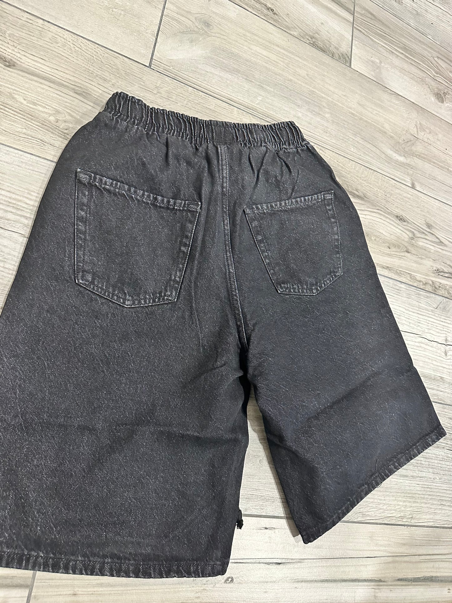 Short baggy black jeans elastic