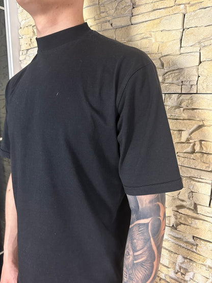 BLACK HIGH COLLAR T-SHIRT