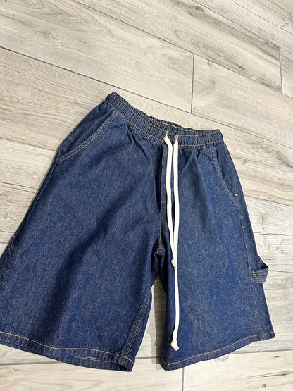 Short baggy blue jeans elastic