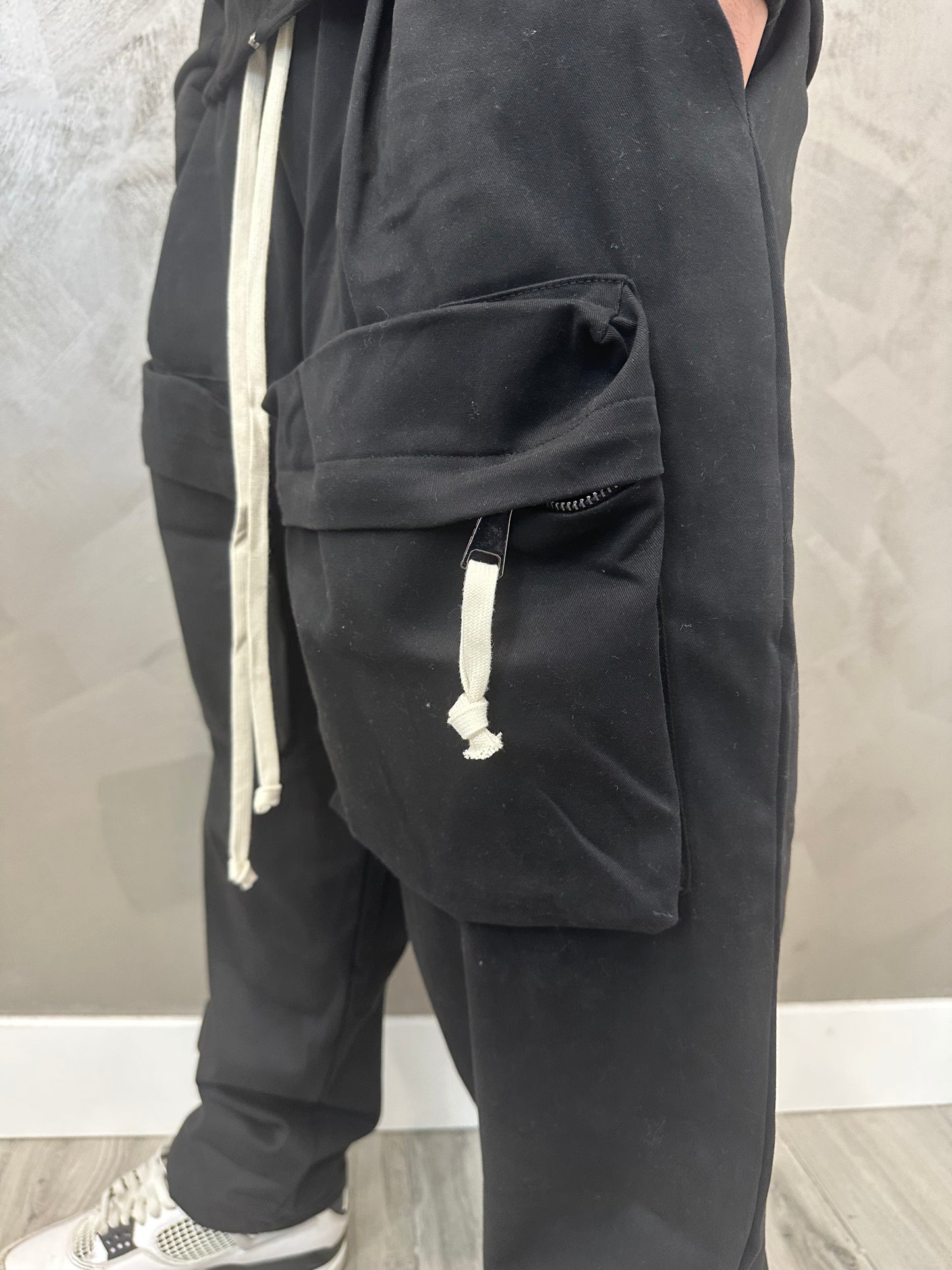 FRONT ZIP CARGO BLACK