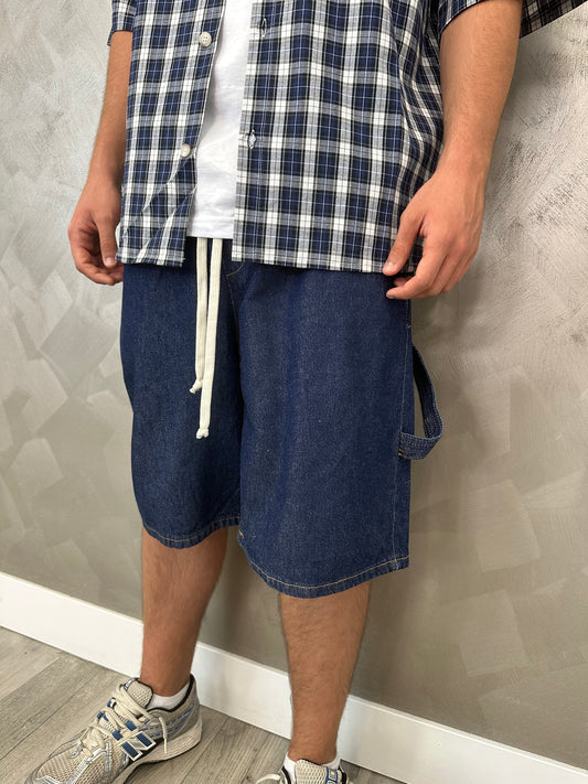 Short baggy blue jeans elastic