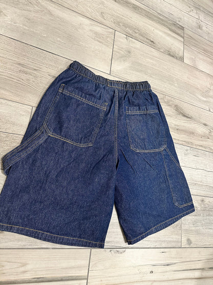 Short baggy blue jeans elastic