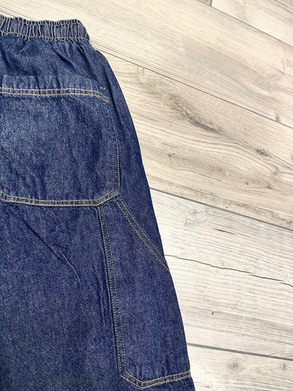 Short baggy blue jeans elastic
