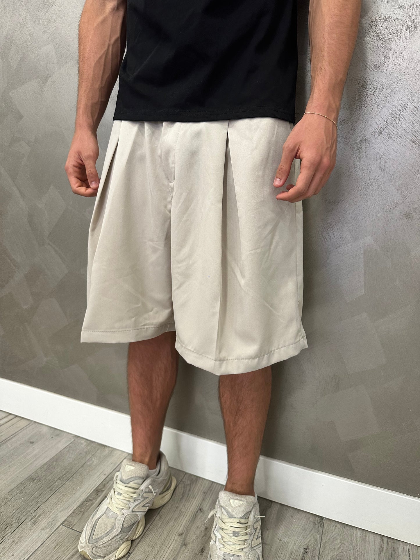 Elegant Short Beige